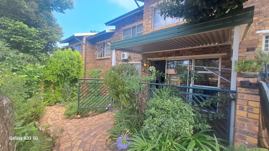 2 Bedroom Property for Sale in Buccleuch Gauteng