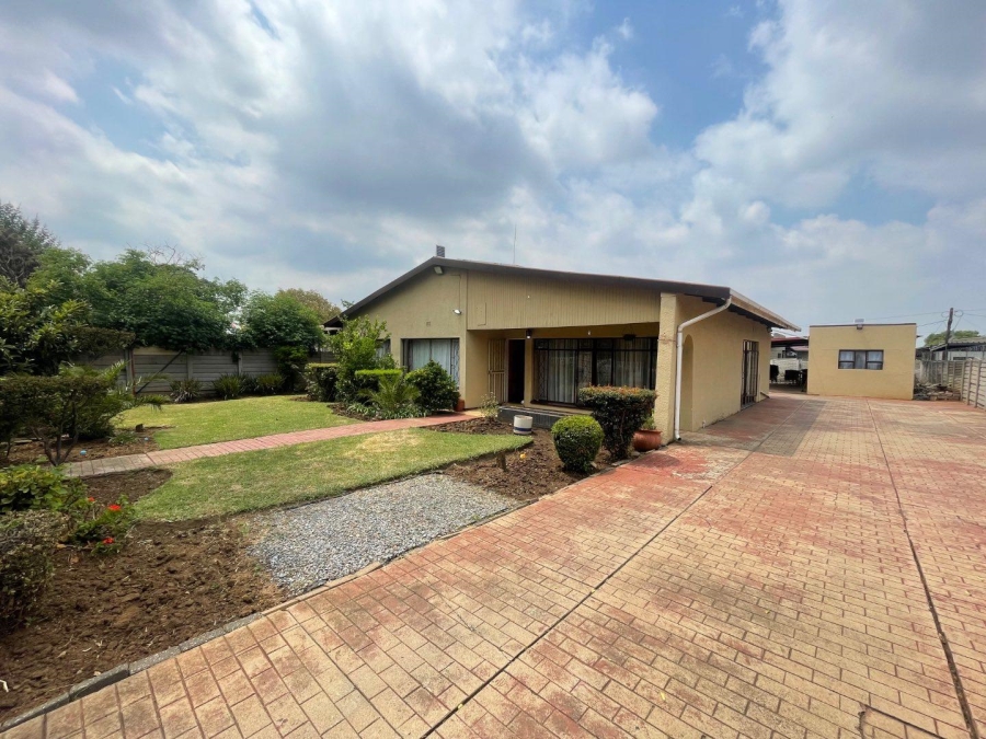 4 Bedroom Property for Sale in New Redruth Gauteng