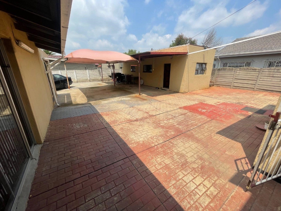 4 Bedroom Property for Sale in New Redruth Gauteng