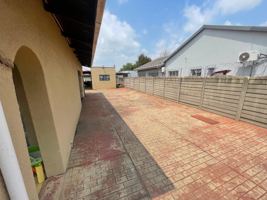 4 Bedroom Property for Sale in New Redruth Gauteng