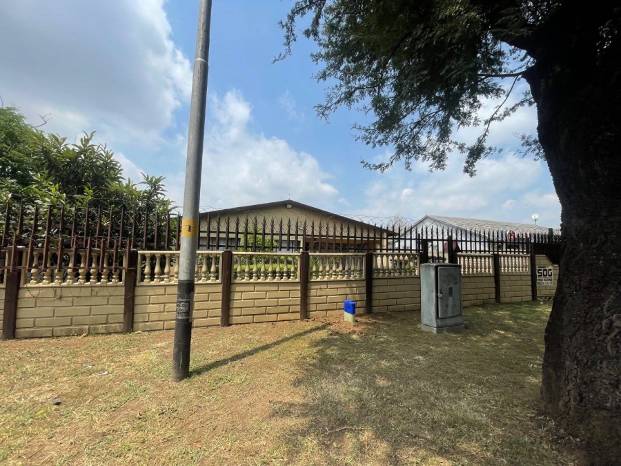 4 Bedroom Property for Sale in New Redruth Gauteng