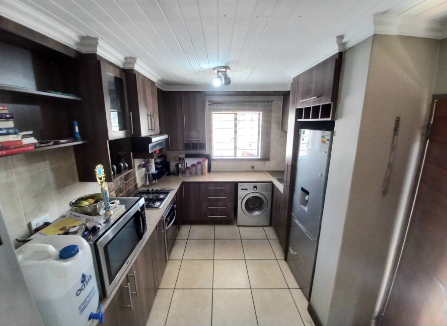 2 Bedroom Property for Sale in Andeon Gauteng