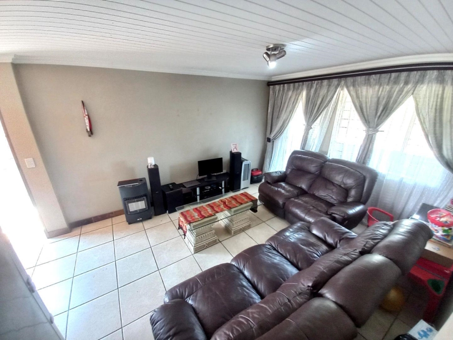 2 Bedroom Property for Sale in Andeon Gauteng