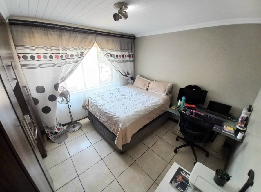 2 Bedroom Property for Sale in Andeon Gauteng