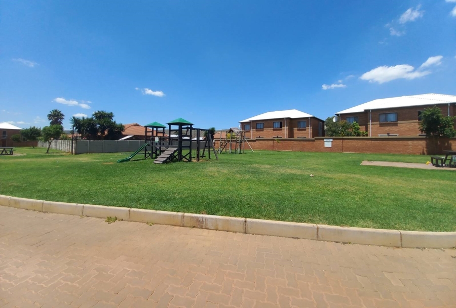 2 Bedroom Property for Sale in Andeon Gauteng