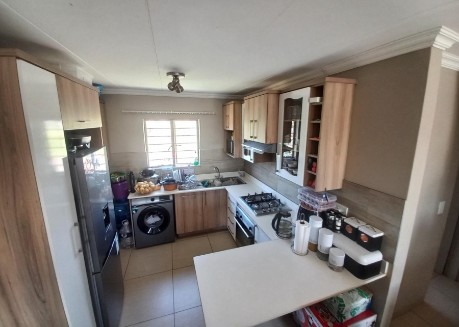 2 Bedroom Property for Sale in Andeon Gauteng