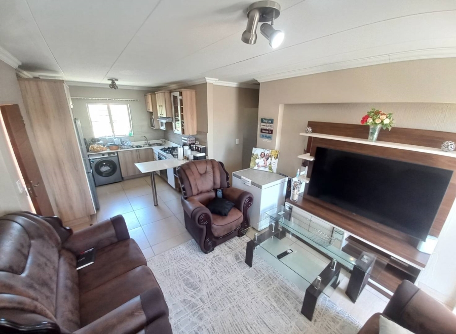 2 Bedroom Property for Sale in Andeon Gauteng