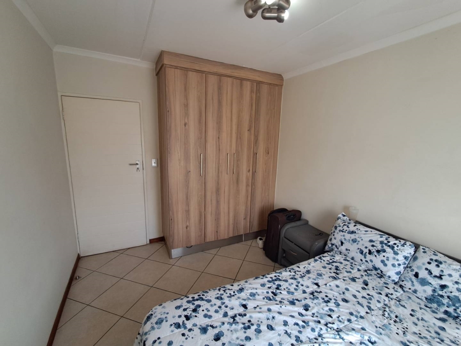 2 Bedroom Property for Sale in Monavoni Gauteng