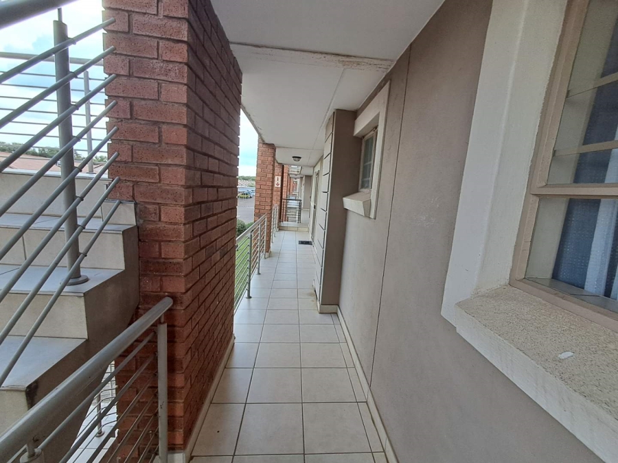 2 Bedroom Property for Sale in Monavoni Gauteng