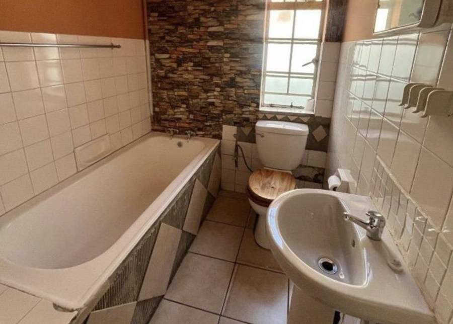 6 Bedroom Property for Sale in Bezuidenhout Valley Gauteng