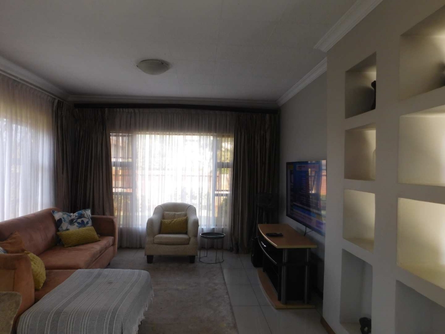 4 Bedroom Property for Sale in Heuwelsig Estate Gauteng