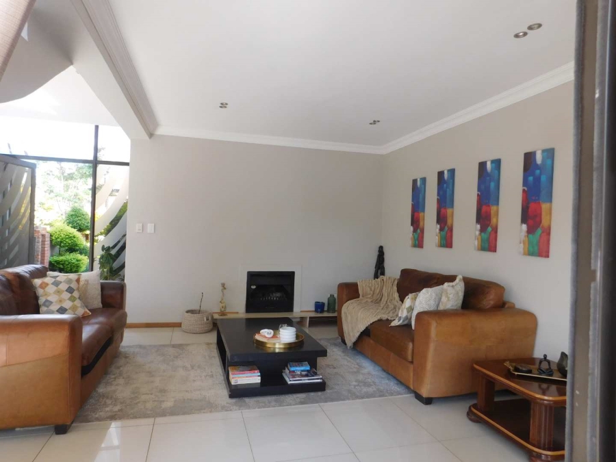 4 Bedroom Property for Sale in Heuwelsig Estate Gauteng