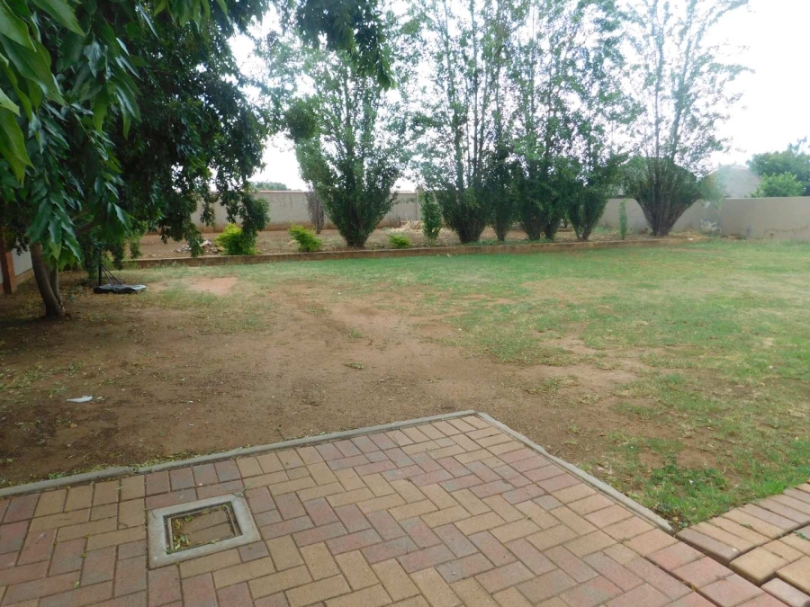 4 Bedroom Property for Sale in Heuwelsig Estate Gauteng