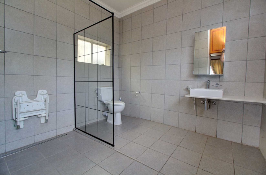 4 Bedroom Property for Sale in Floracliffe Gauteng