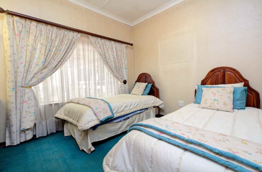 4 Bedroom Property for Sale in Floracliffe Gauteng