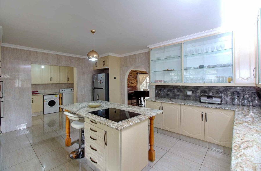 4 Bedroom Property for Sale in Strubensvallei Gauteng