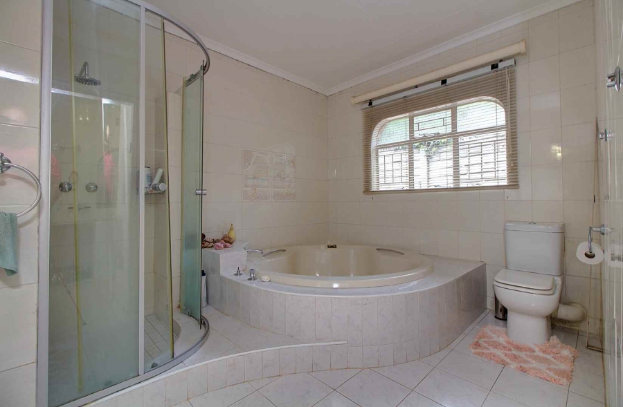 4 Bedroom Property for Sale in Strubensvallei Gauteng