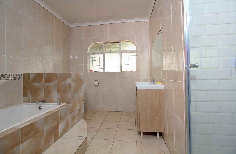 4 Bedroom Property for Sale in Strubensvallei Gauteng