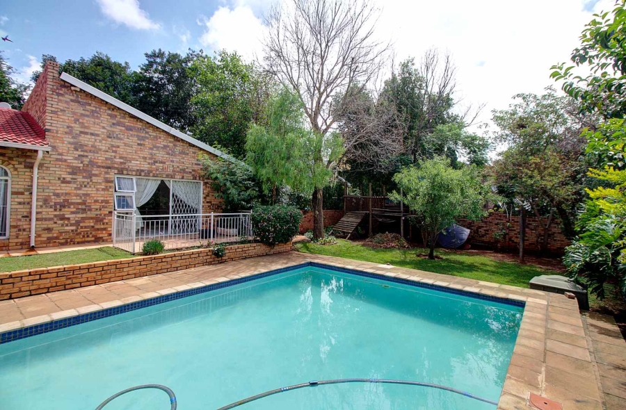 4 Bedroom Property for Sale in Strubensvallei Gauteng