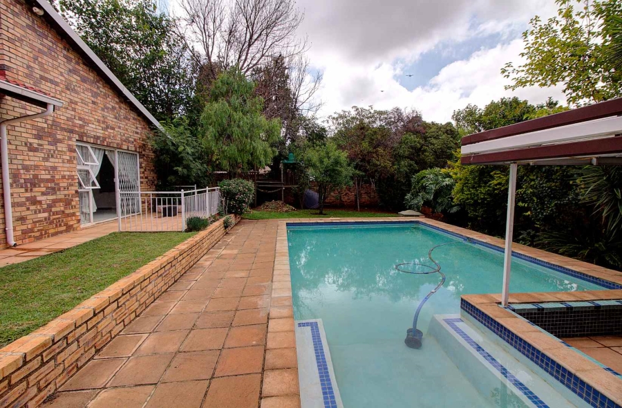 4 Bedroom Property for Sale in Strubensvallei Gauteng