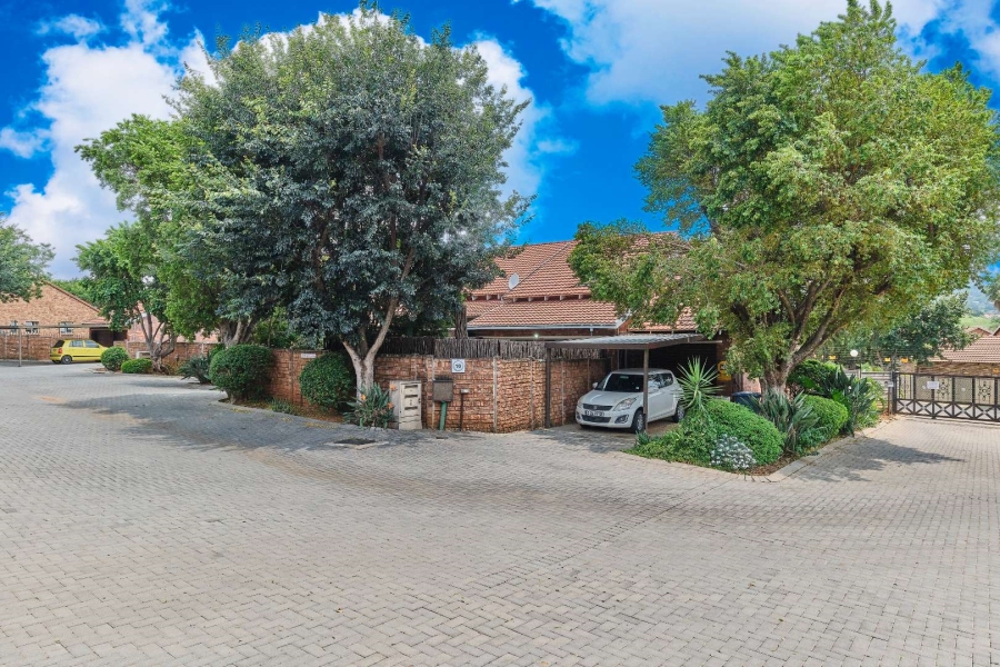 2 Bedroom Property for Sale in Allens Nek Gauteng