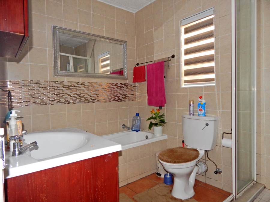 2 Bedroom Property for Sale in Allens Nek Gauteng