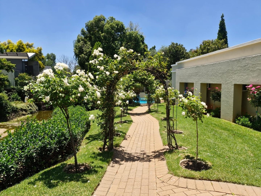 To Let 2 Bedroom Property for Rent in Sandown Gauteng