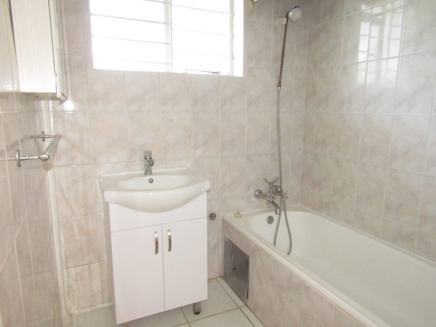 To Let 2 Bedroom Property for Rent in Sandringham Gauteng