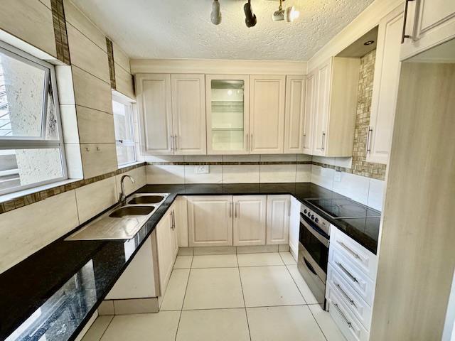 To Let 3 Bedroom Property for Rent in Benmore Gauteng