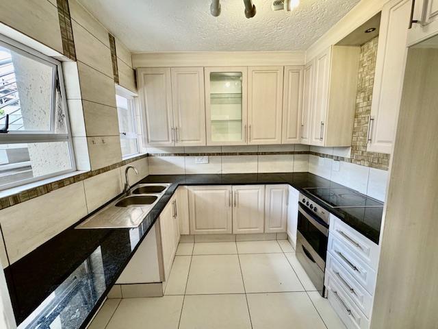 To Let 3 Bedroom Property for Rent in Benmore Gauteng