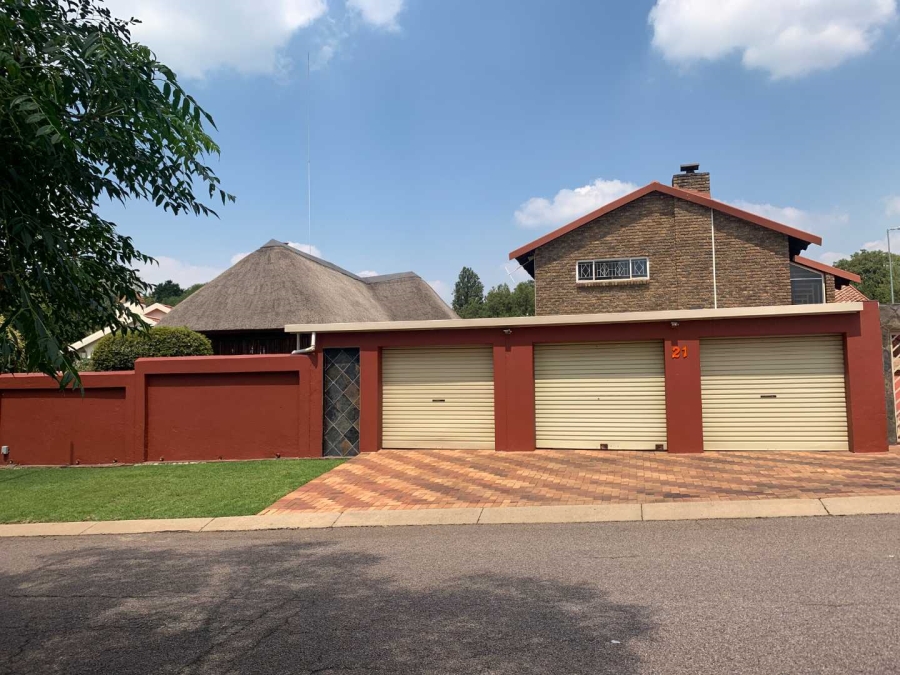 To Let 1 Bedroom Property for Rent in Woodmead Gauteng