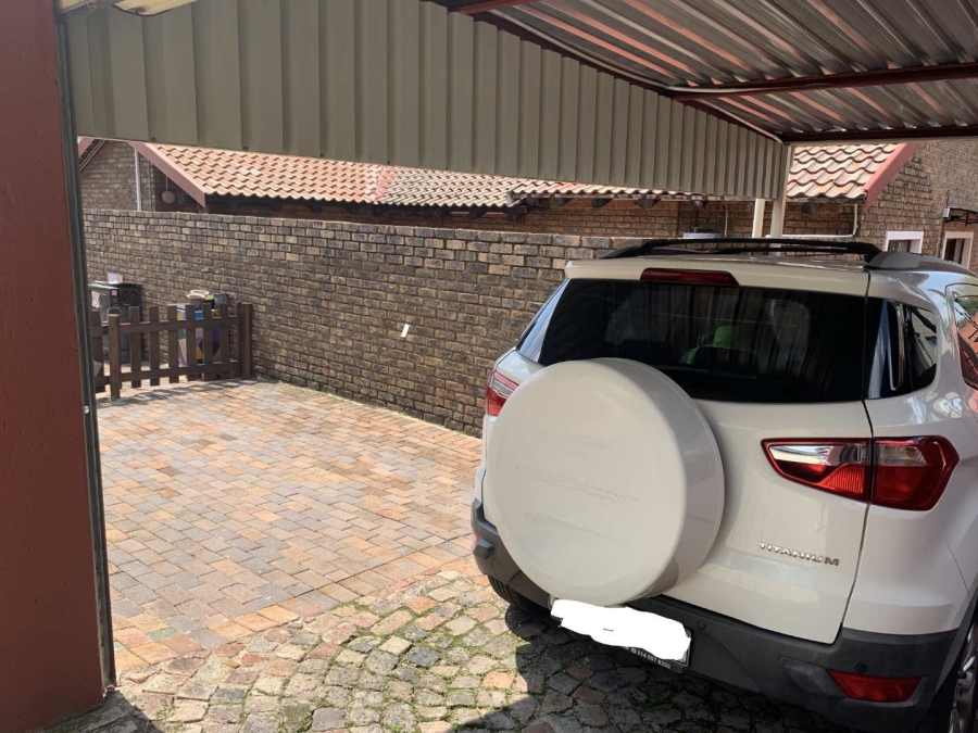 To Let 1 Bedroom Property for Rent in Woodmead Gauteng