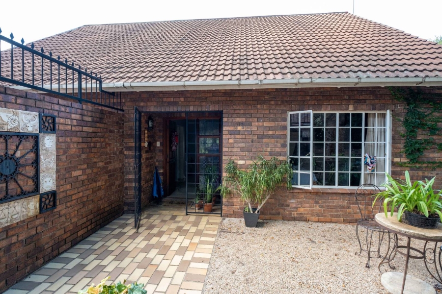 8 Bedroom Property for Sale in Bryanston Gauteng