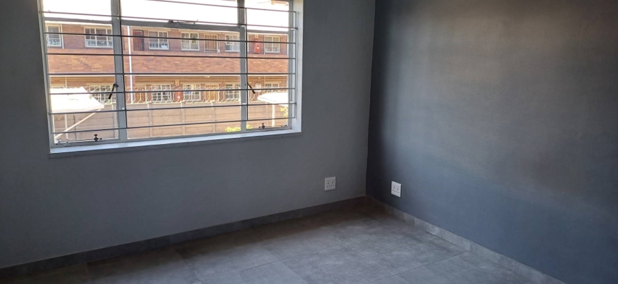 To Let 2 Bedroom Property for Rent in Linden Gauteng