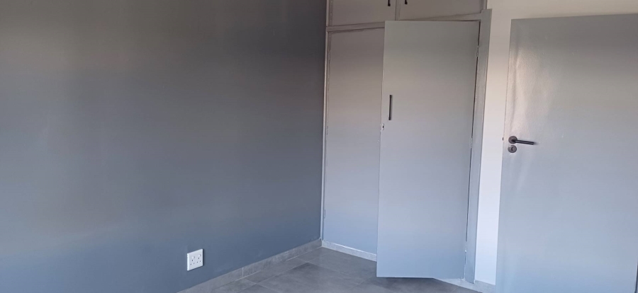 To Let 2 Bedroom Property for Rent in Linden Gauteng