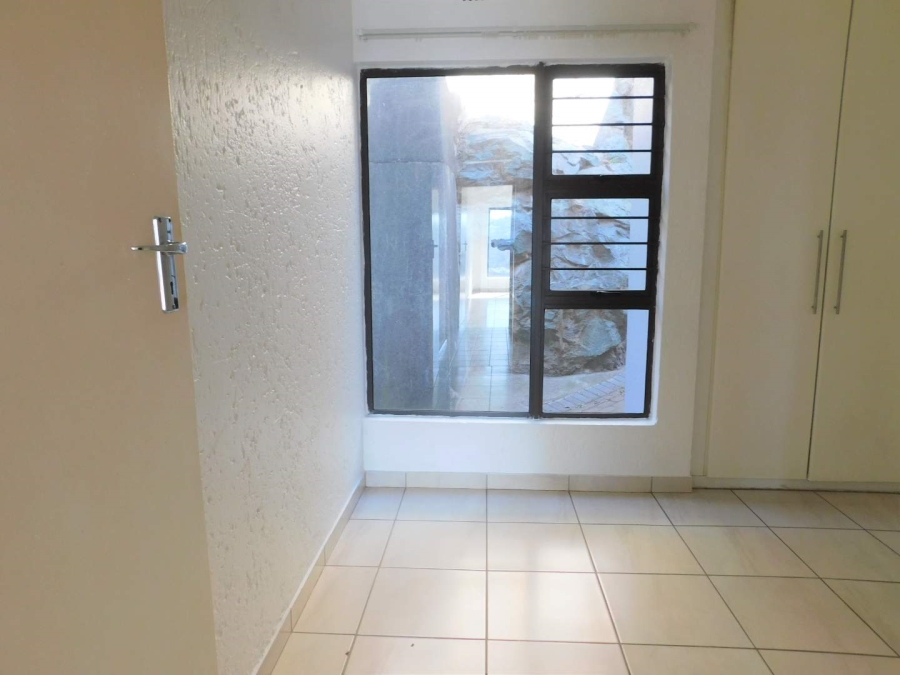 To Let 2 Bedroom Property for Rent in Glenvista Gauteng