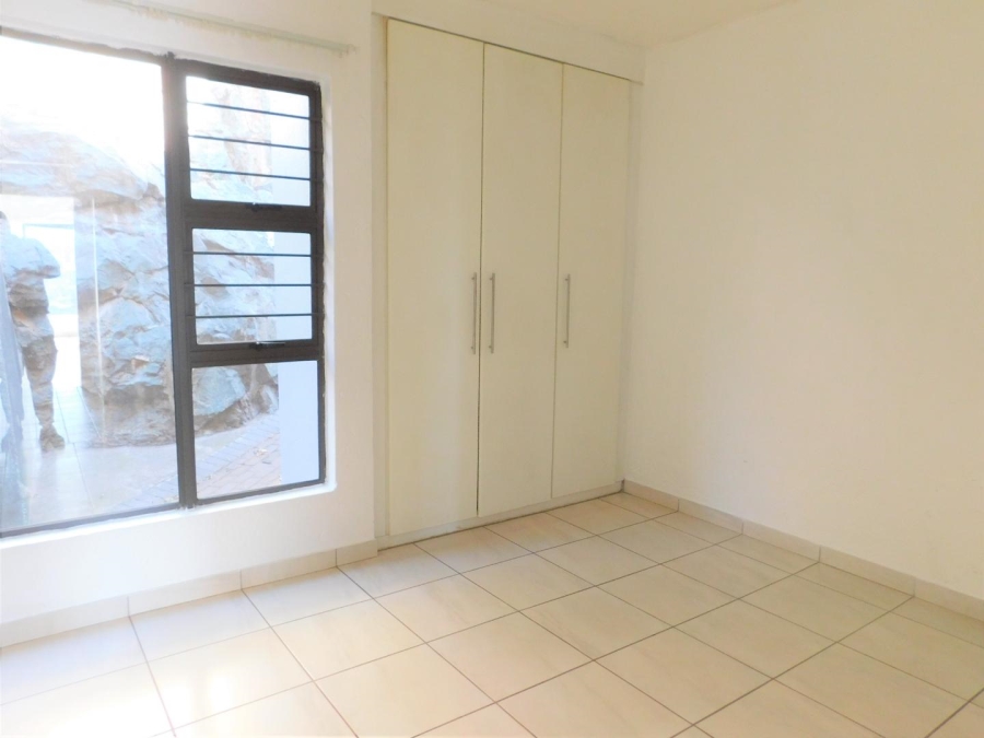 To Let 2 Bedroom Property for Rent in Glenvista Gauteng