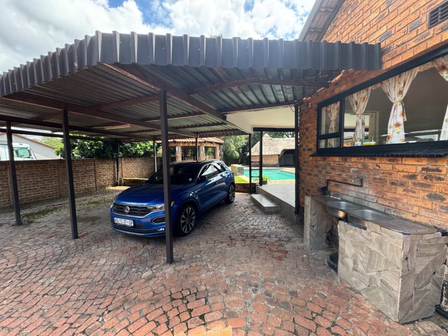 5 Bedroom Property for Sale in Brackendowns Ext 2 Gauteng