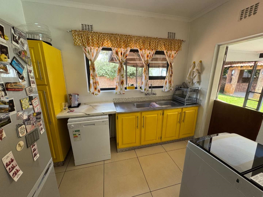 5 Bedroom Property for Sale in Brackendowns Ext 2 Gauteng