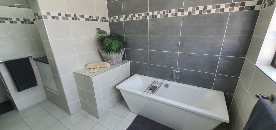 3 Bedroom Property for Sale in Brackenhurst Gauteng