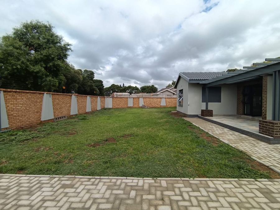 4 Bedroom Property for Sale in Brackenhurst Gauteng