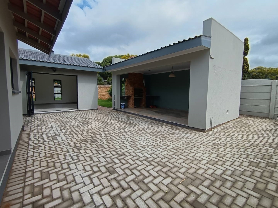 4 Bedroom Property for Sale in Brackenhurst Gauteng