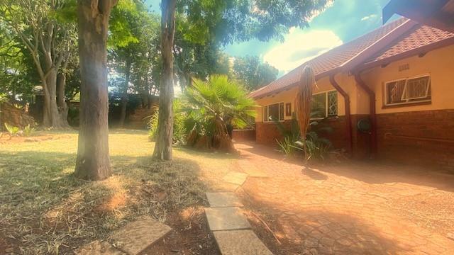 4 Bedroom Property for Sale in Garsfontein Gauteng