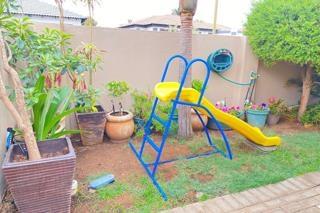 2 Bedroom Property for Sale in The Reeds Gauteng