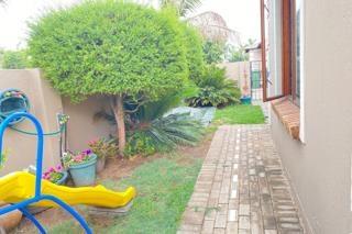 2 Bedroom Property for Sale in The Reeds Gauteng