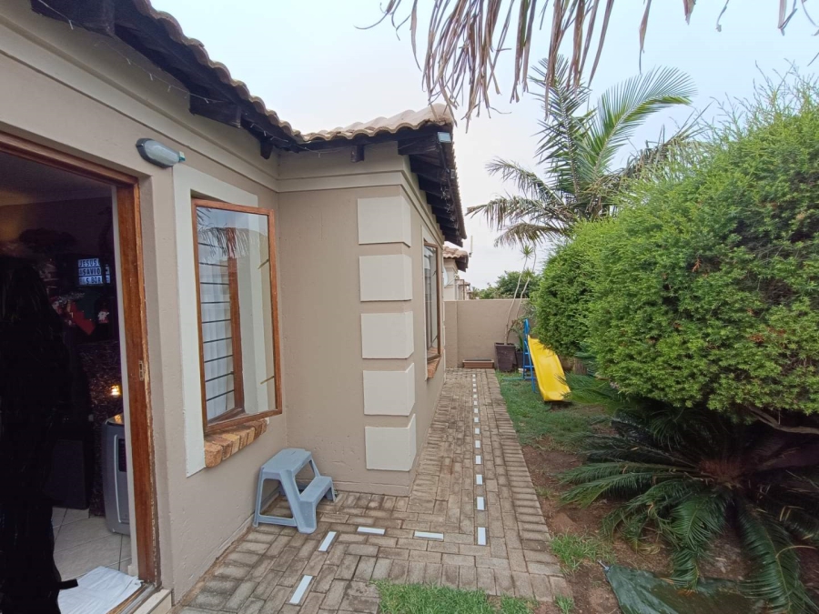 2 Bedroom Property for Sale in The Reeds Gauteng