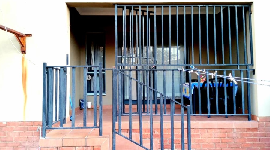 2 Bedroom Property for Sale in Erand Gardens Gauteng