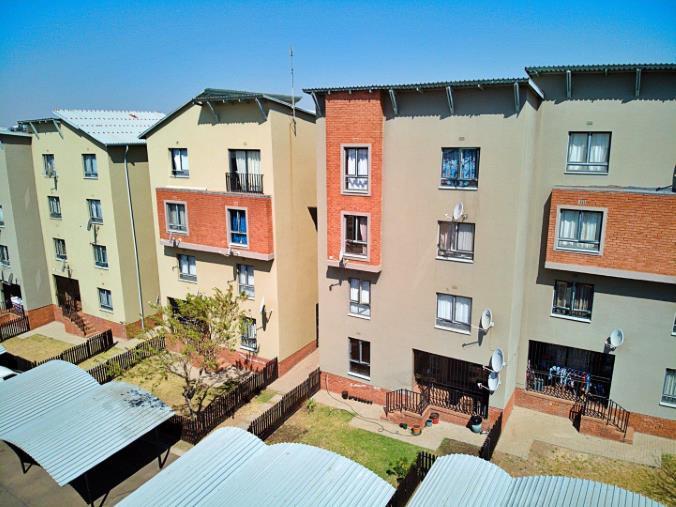 2 Bedroom Property for Sale in Erand Gardens Gauteng