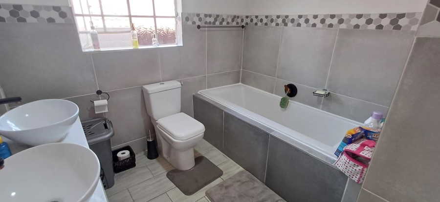 2 Bedroom Property for Sale in Northgate Gauteng