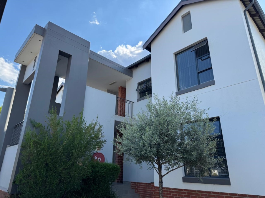 To Let 2 Bedroom Property for Rent in Broadacres Gauteng